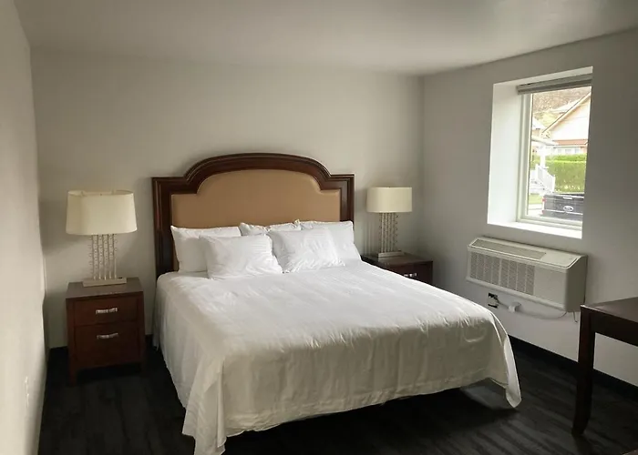 Elker Inn & Suites